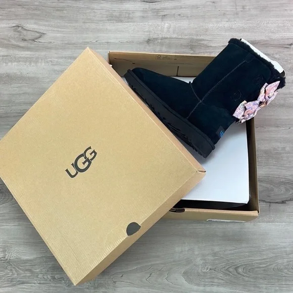 🍁UGG🍁 W BAILEY BOW ABSTRACT SPLATTER BOOTS - Picture 13 of 13